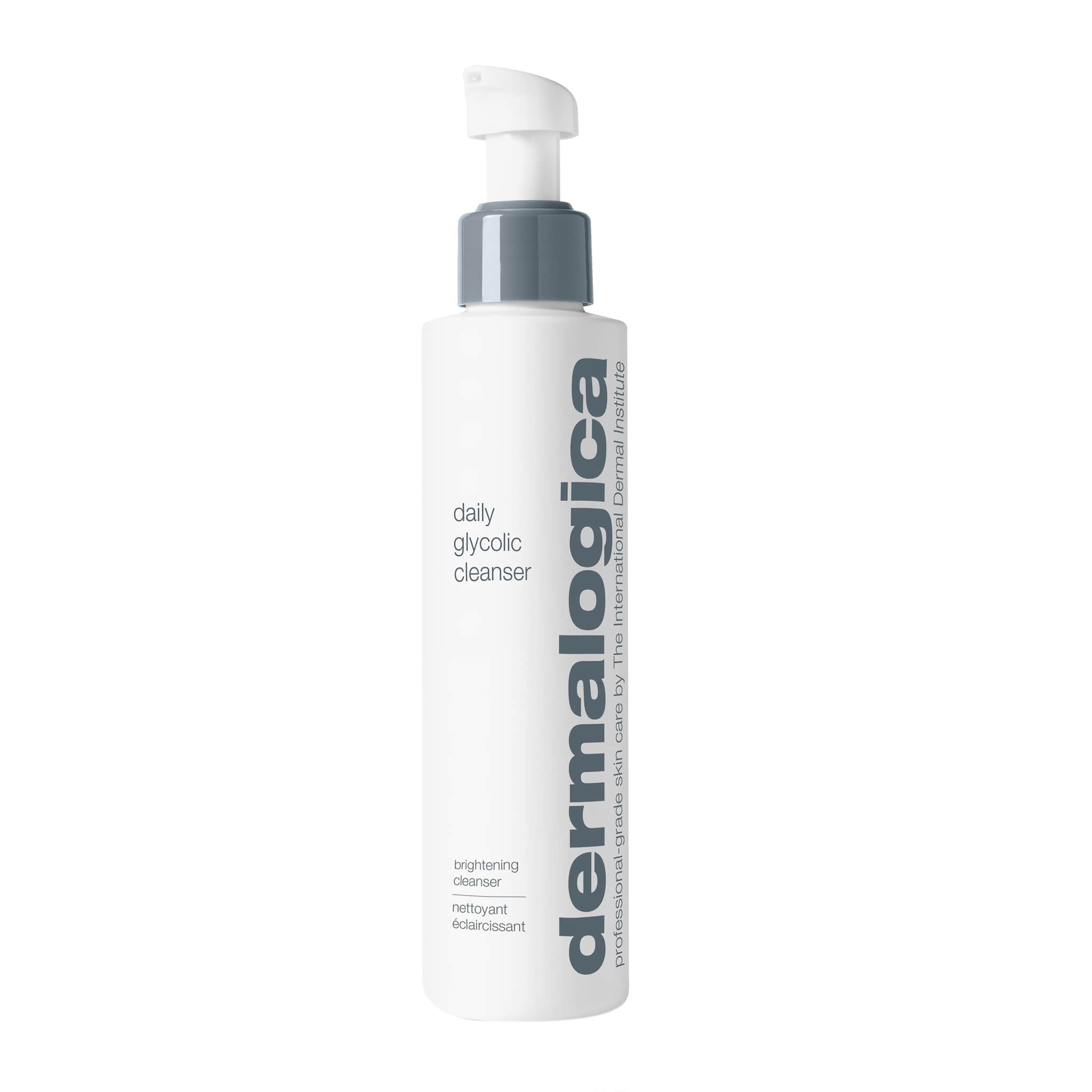 Flasche des Daily Glycolic Cleanser mit Pumpspender auf weißem Hintergrund.